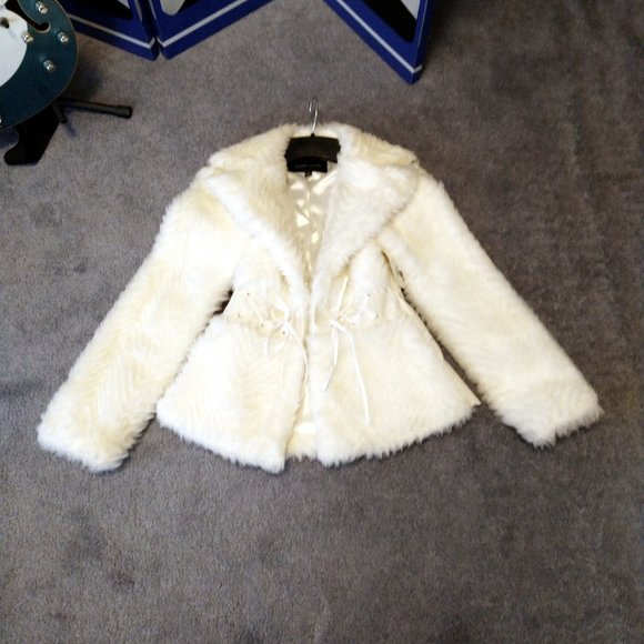 Moda International Stunning Ivory Faux Fur Coat NWT - Picture 1 of 5